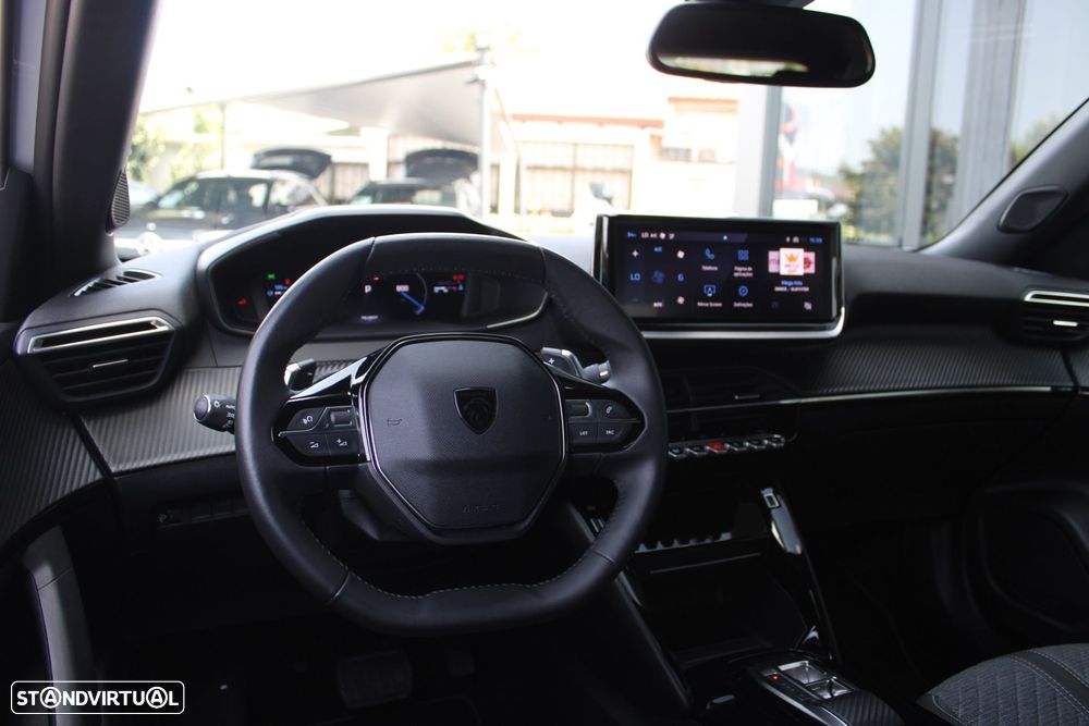 Peugeot 2008 1.2 PureTech Allure EAT8 - 28