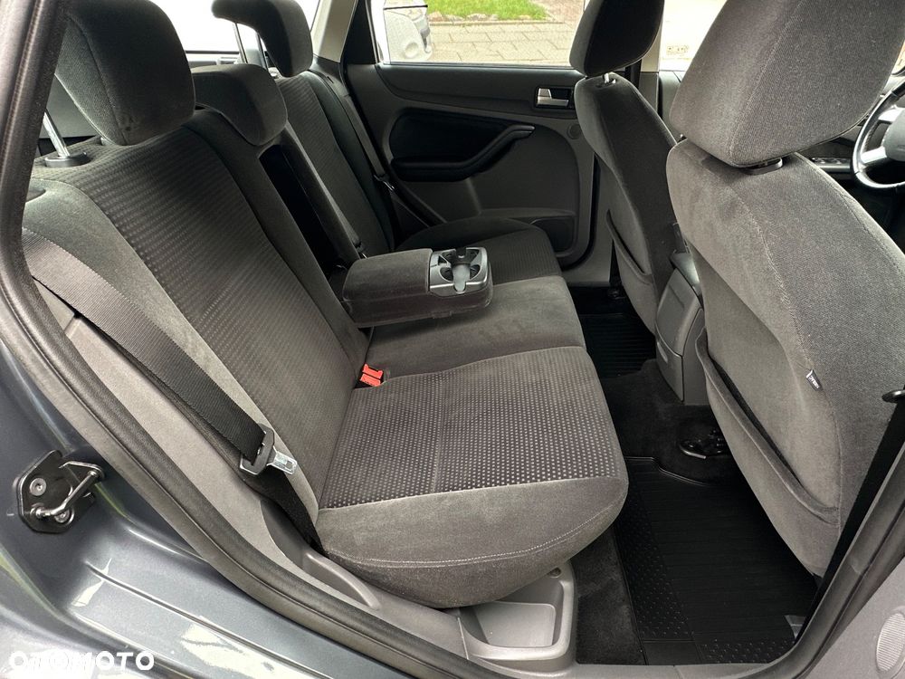 Ford Focus 1.6 Ghia - 20