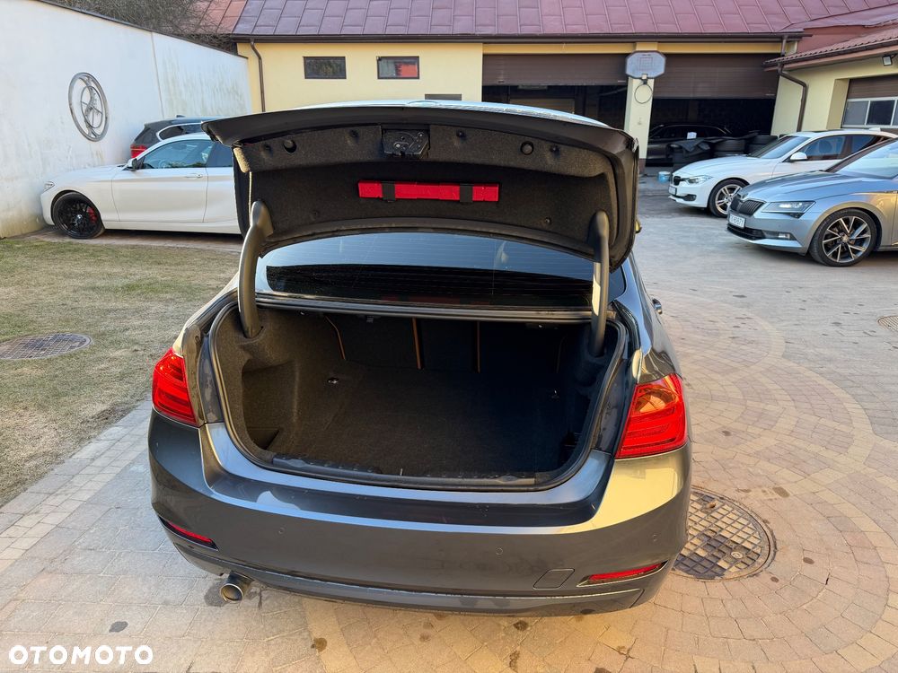 BMW Seria 3 320d Efficient Dynamics Edition - 29