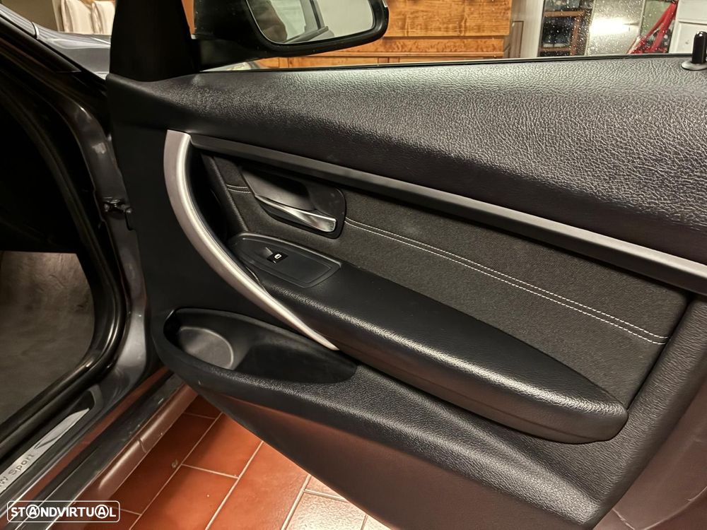 BMW 318 d Line Sport - 24