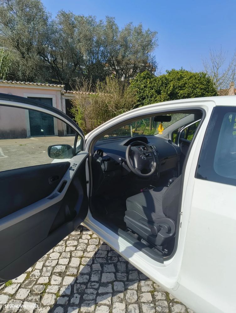 Toyota Yaris - 12