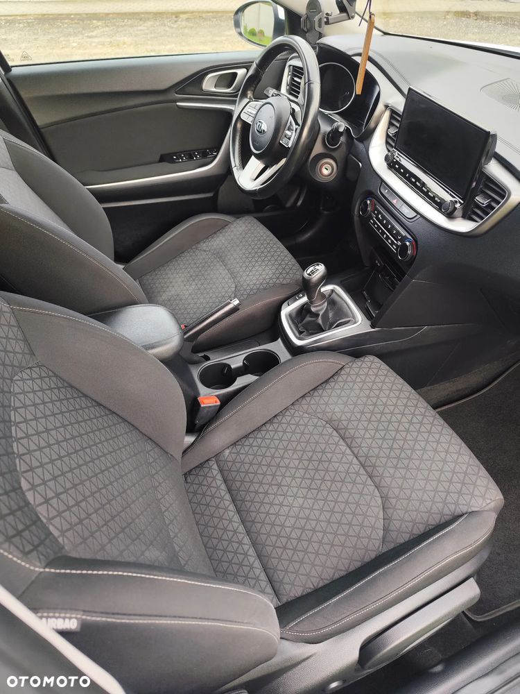 Kia Ceed 1.6 CRDi SCR L Business Line Plus - 16