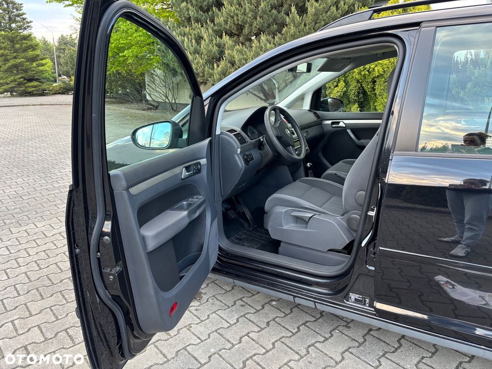 Volkswagen Touran - 8