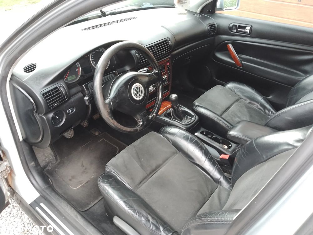 Volkswagen Passat 1.9 TDI Highline - 11