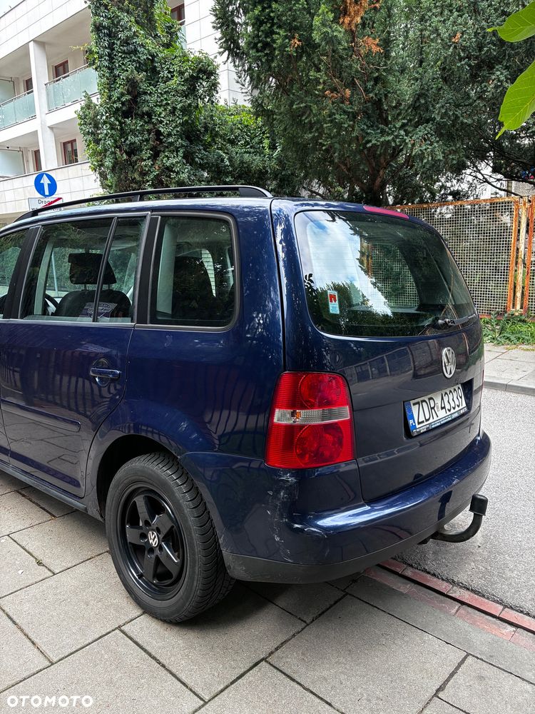 Volkswagen Touran 1.6 FSI - 10