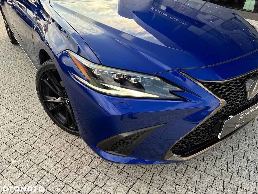 Lexus ES 300h F Sport Edition - 24