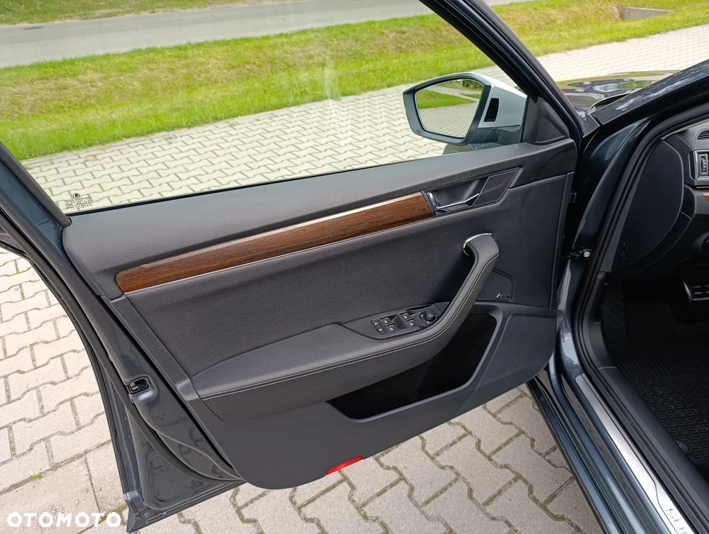 Skoda Superb 2.0 TDI 4x4 DSG Scout - 25