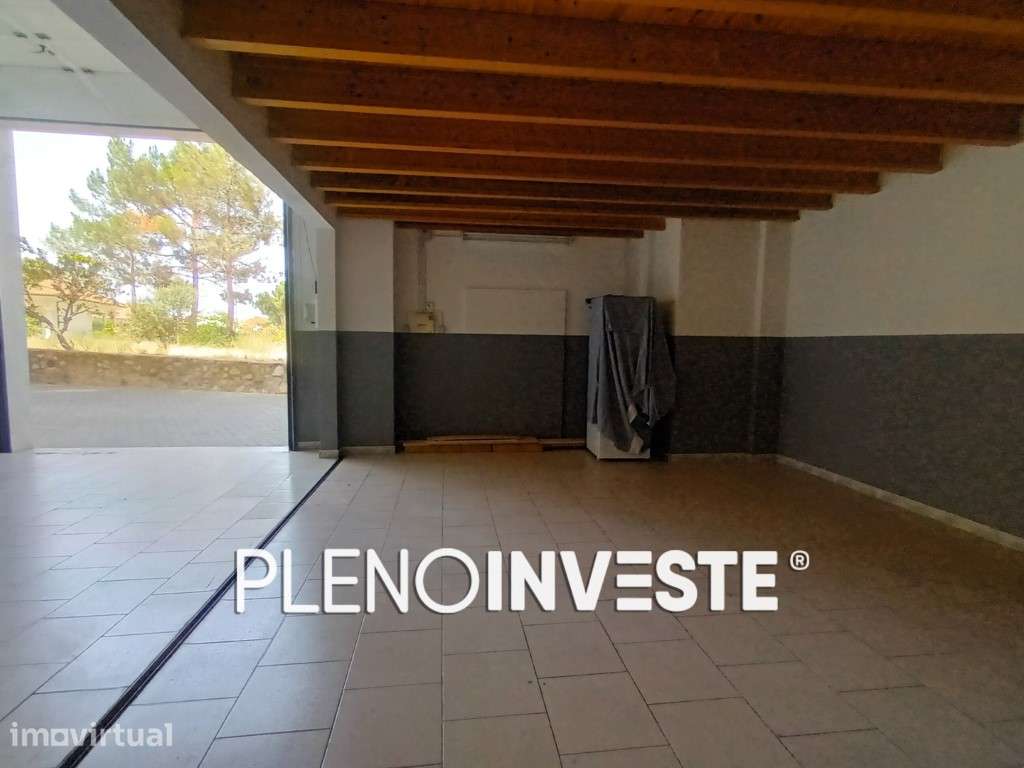 Arrendamento de 3 Espaços Independentes em Corroios - Grande imagem: 2/28