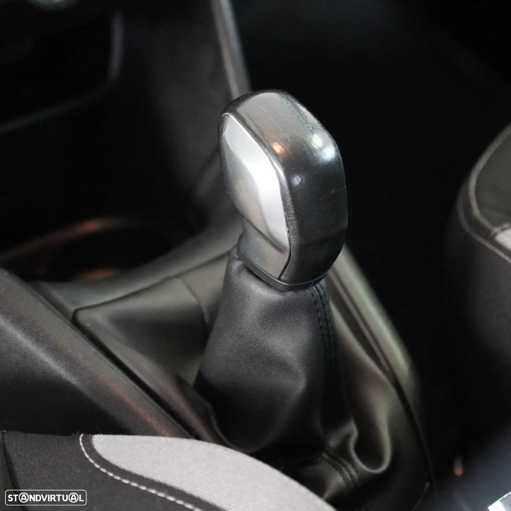 Peugeot 208 1.2 PureTech Style - 18