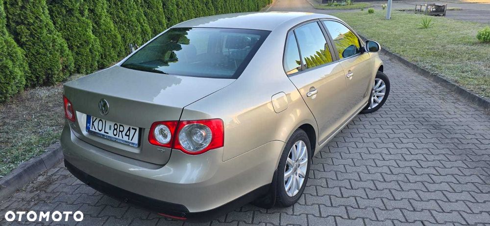 Volkswagen Jetta - 2