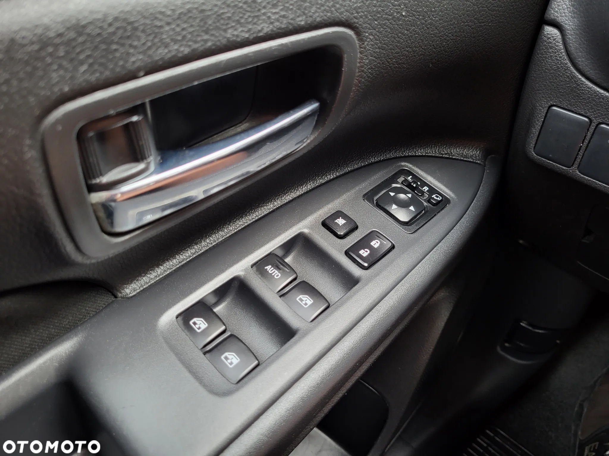 Mitsubishi Outlander - 8