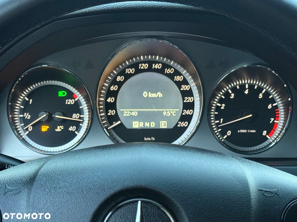 Mercedes-Benz Klasa C 180 CGI Automatik BlueEFFICIENCY Avantgarde - 21