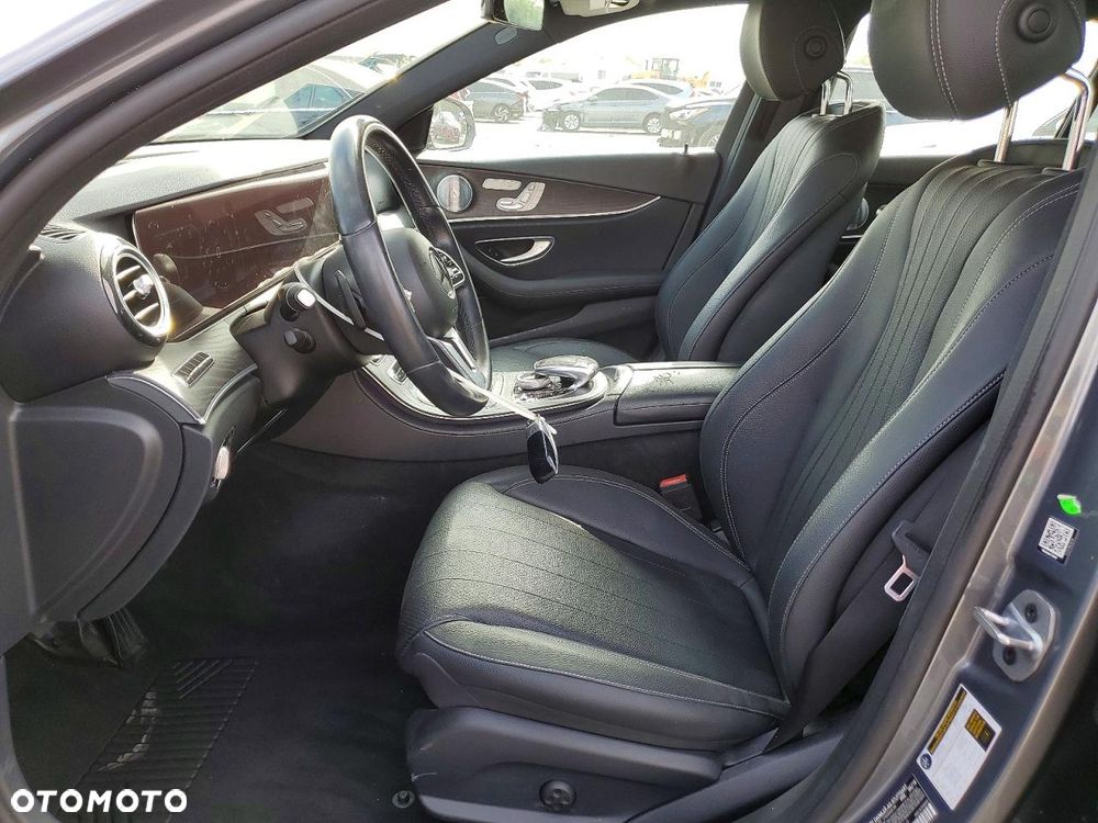 Mercedes-Benz Klasa E 300 9G-TRONIC AMG Line - 7