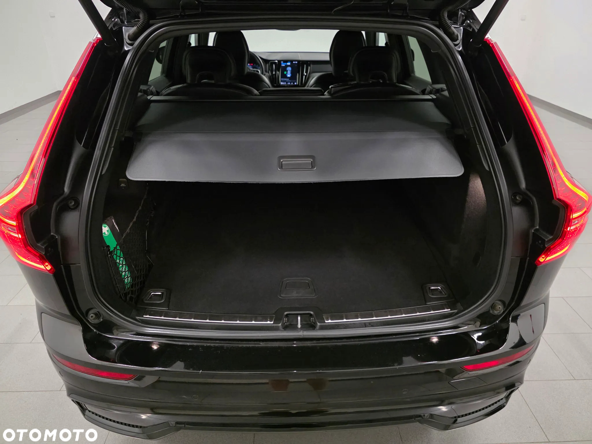 Volvo XC 60 B4 D AWD Plus Dark - 39