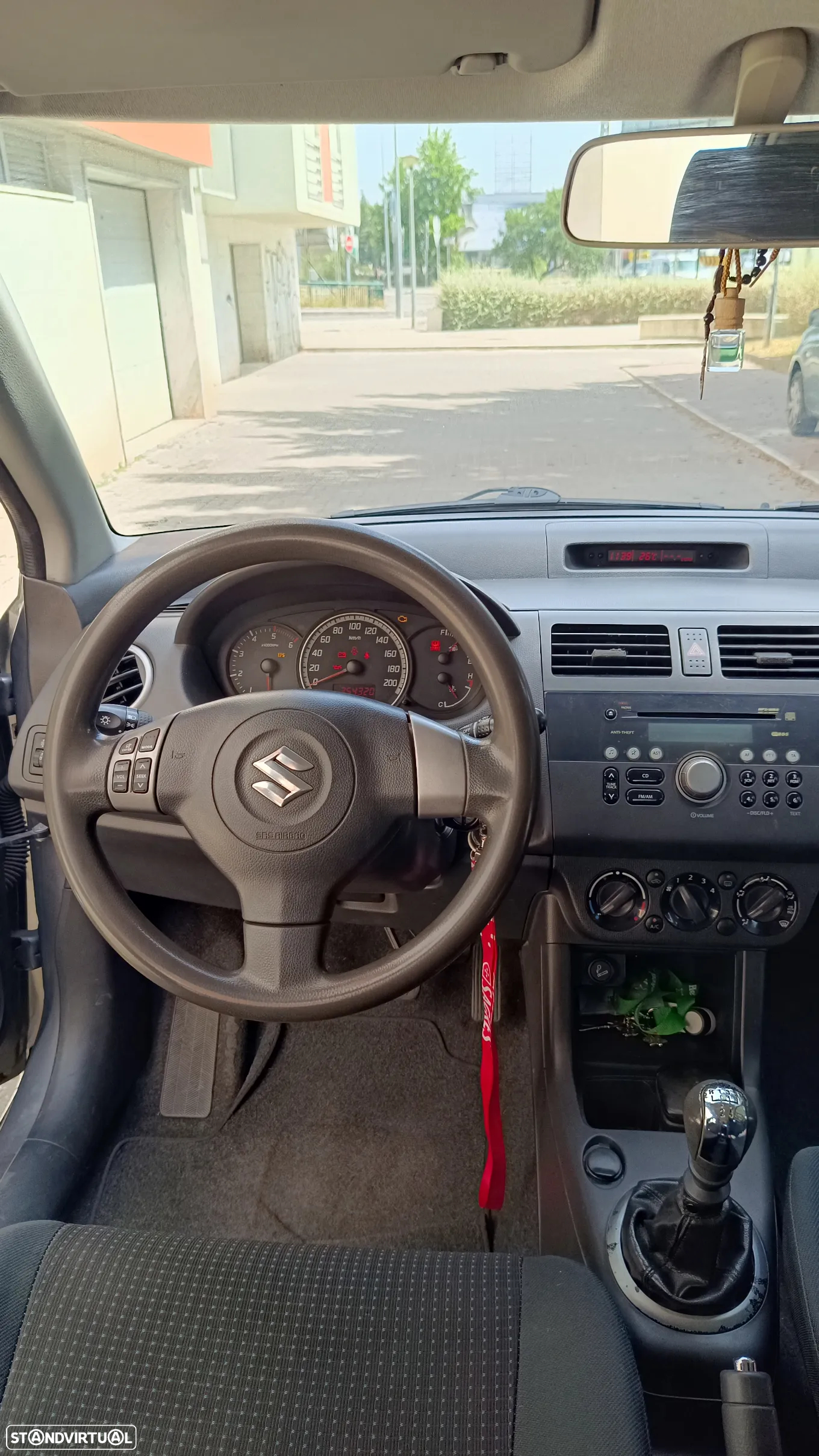 Suzuki Swift 1.3 DDiS GL - 10