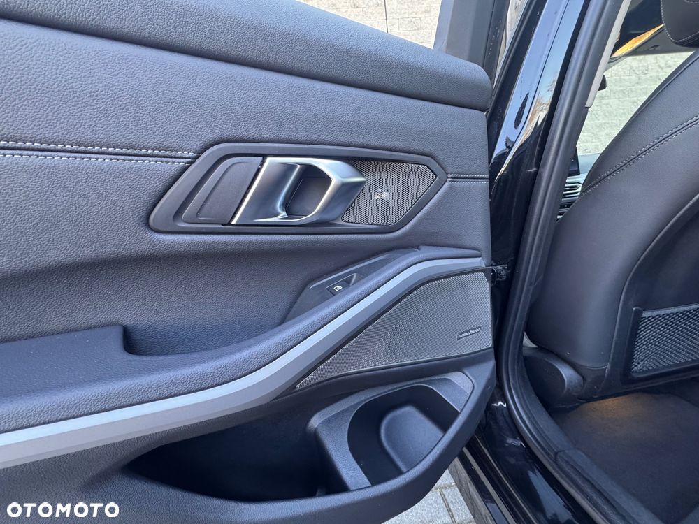 BMW Seria 3 320i xDrive M Sport - 22