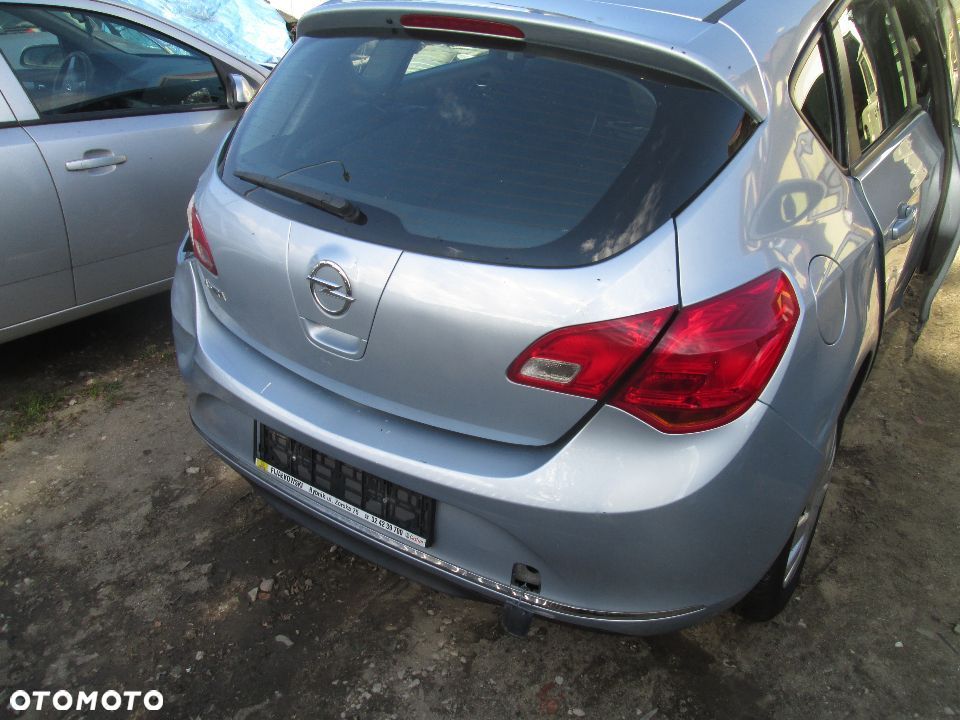 Opel Astra J IV 1.4 101km benzyna drzwi lampy silnik A14XER kod lakieru Z189 2014r. - 1
