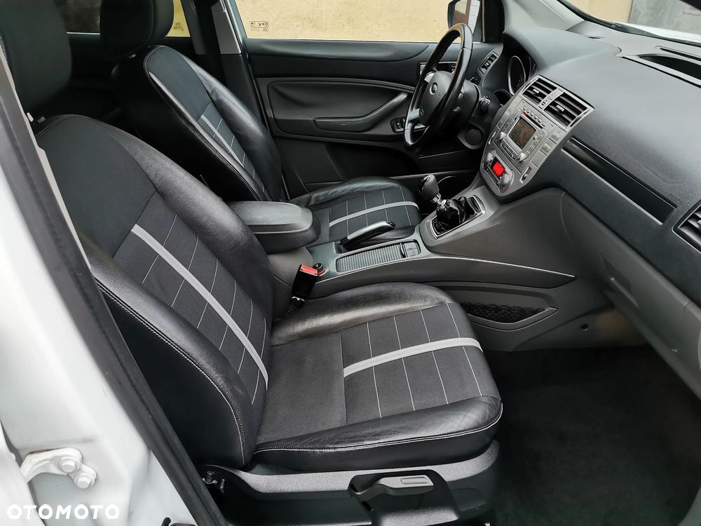 Ford Kuga 2.0 TDCi 2x4 Titanium - 19