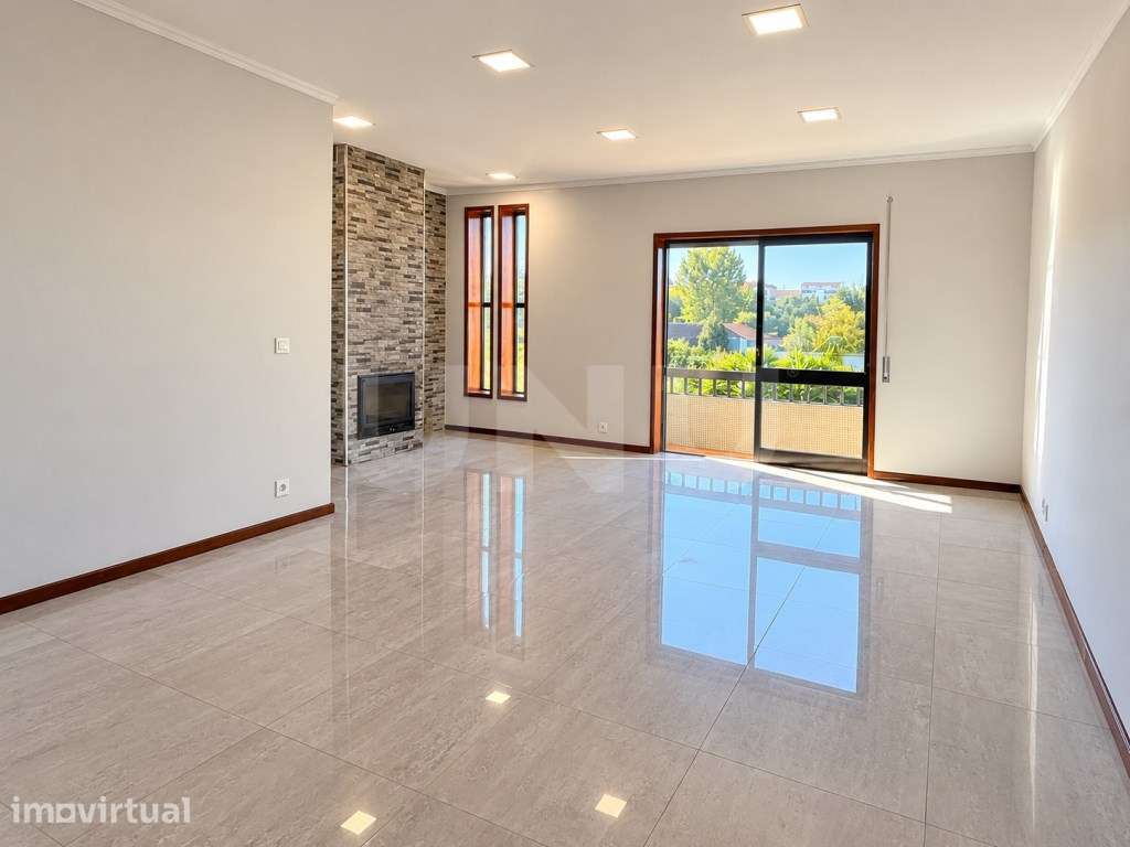 Apt. T3 Luminoso com Varandas, Suite, Garagem e Vista Desafogada - ... - Grande imagem: 5/23