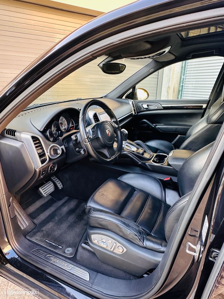 Porsche Cayenne S - 4