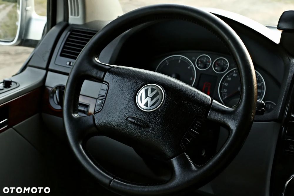 Volkswagen Multivan - 33