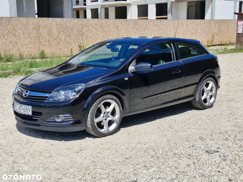 Opel Astra III GTC 2.0 T Cosmo - 1