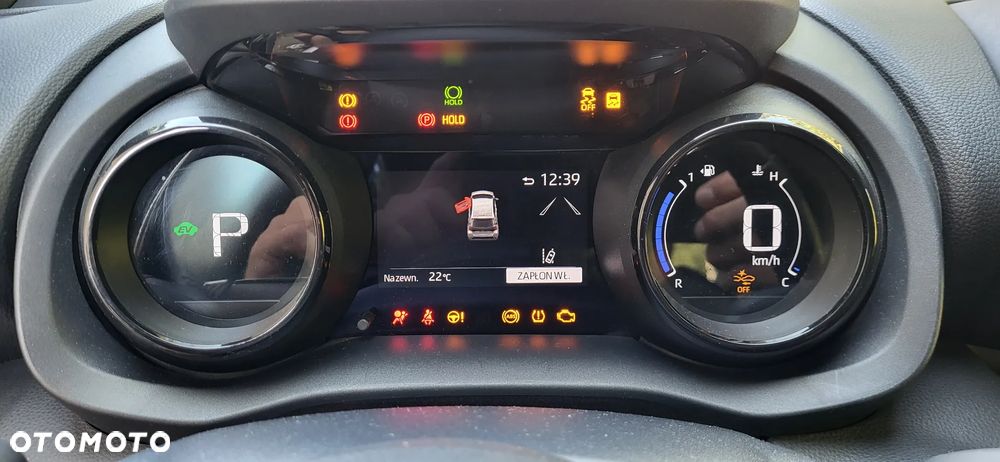 Toyota Yaris Hybrid 100 Selection - 11