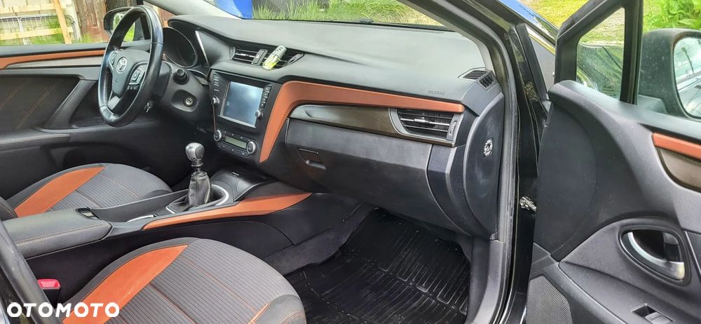 Toyota Avensis 1.8 Premium - 11