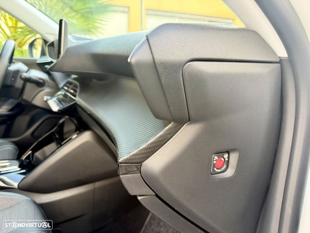Peugeot e-2008 Allure - 7