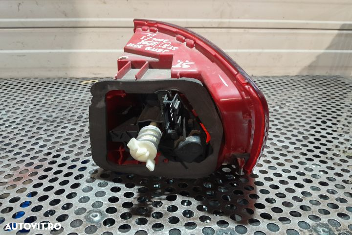 Lampa / Tripla stop stanga pe aripa Volkswagen VW Jetta 6 [2010 - 201 - 3