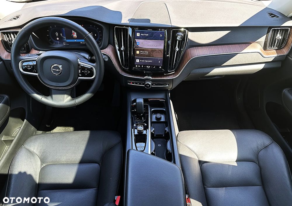 Volvo XC 60 B5 B AWD Plus Dark - 16