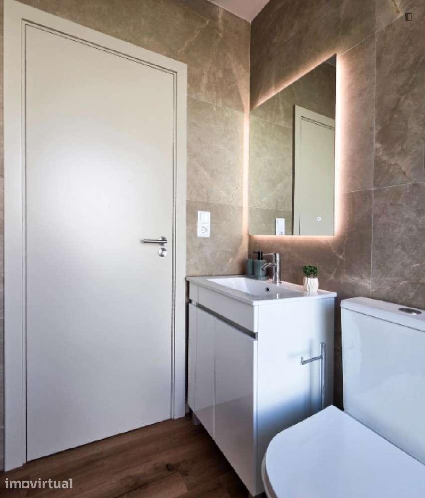 Quarto - localizado em Leça do Balio Porto - Grande imagem: 5/14