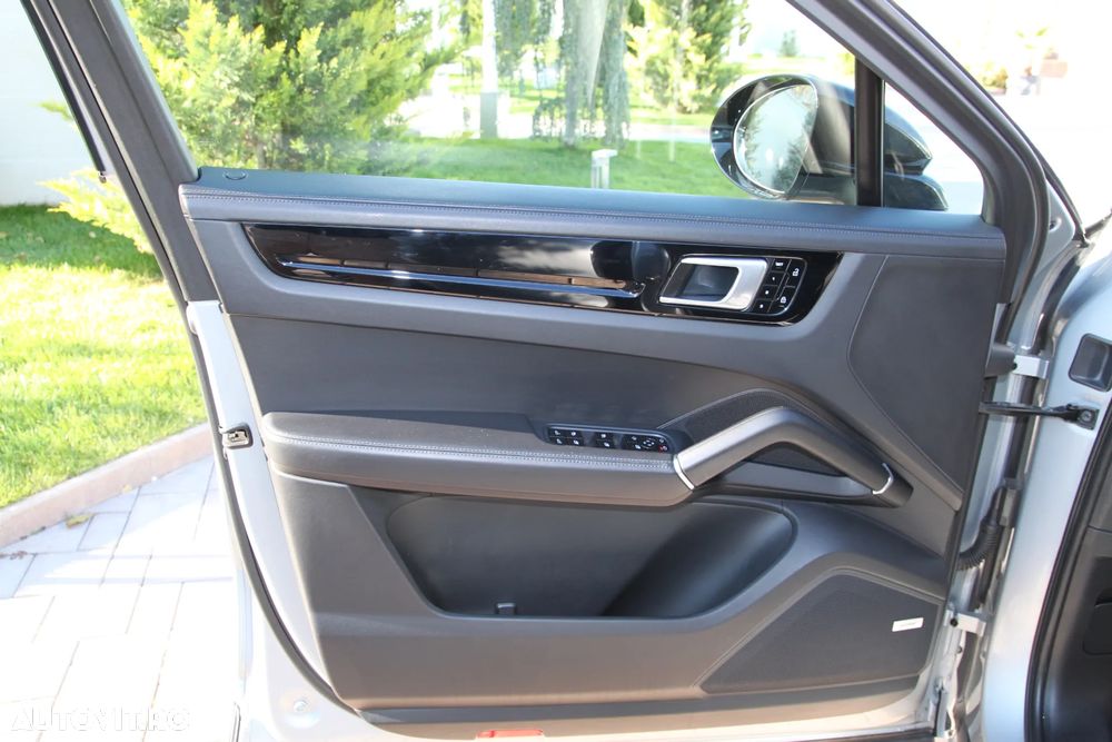 Porsche Cayenne Coupe - 25