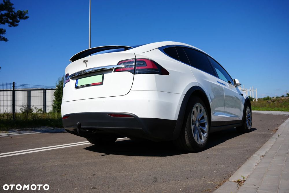 Tesla Model X - 5