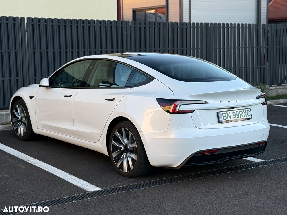 Tesla Model 3 - 5