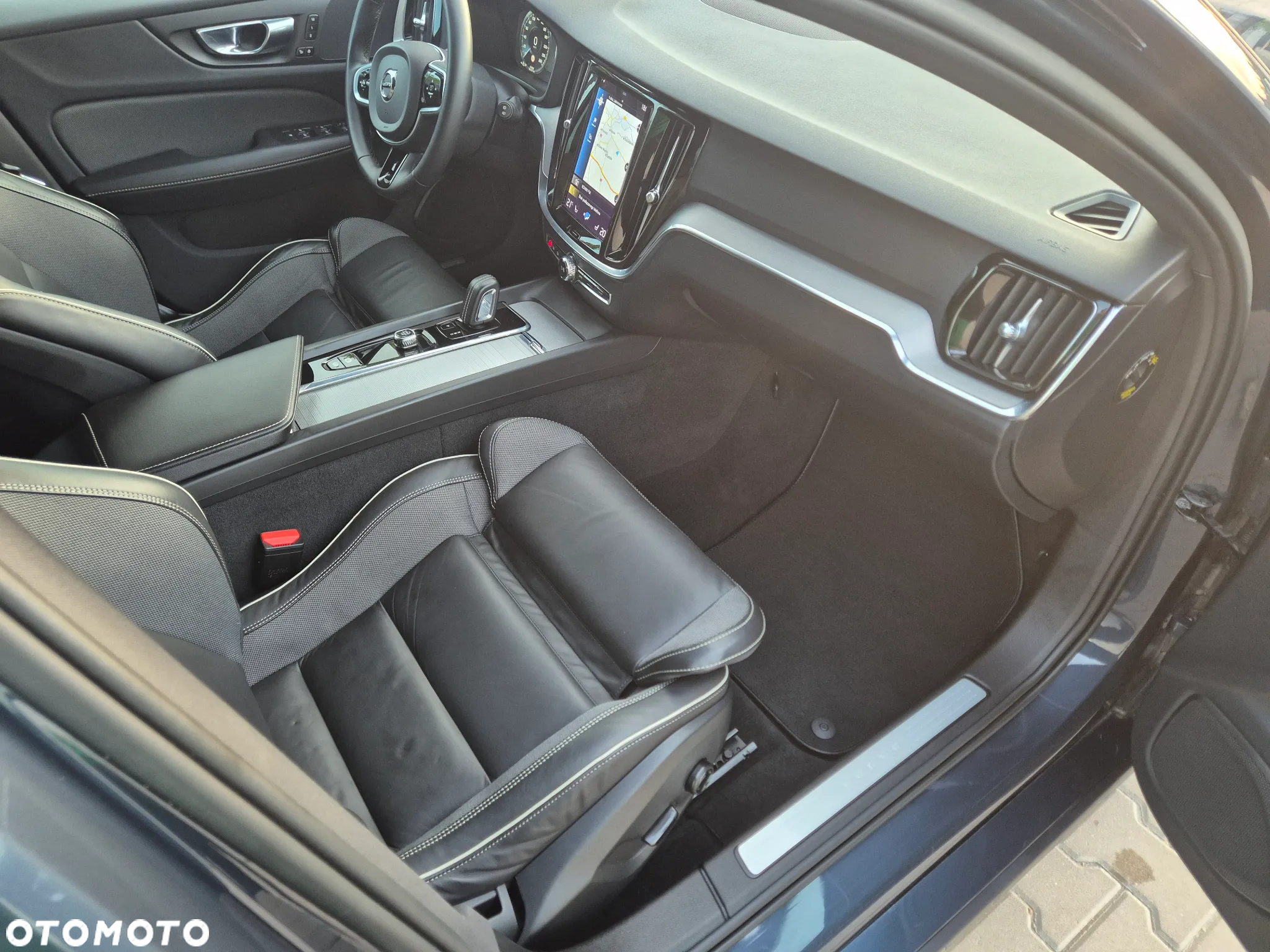Volvo V60 T4 Momentum Pro - 24