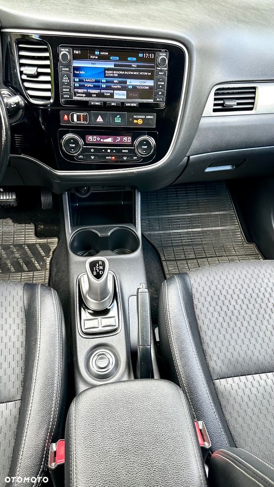 Mitsubishi Outlander 2.0 4WD Top - 23