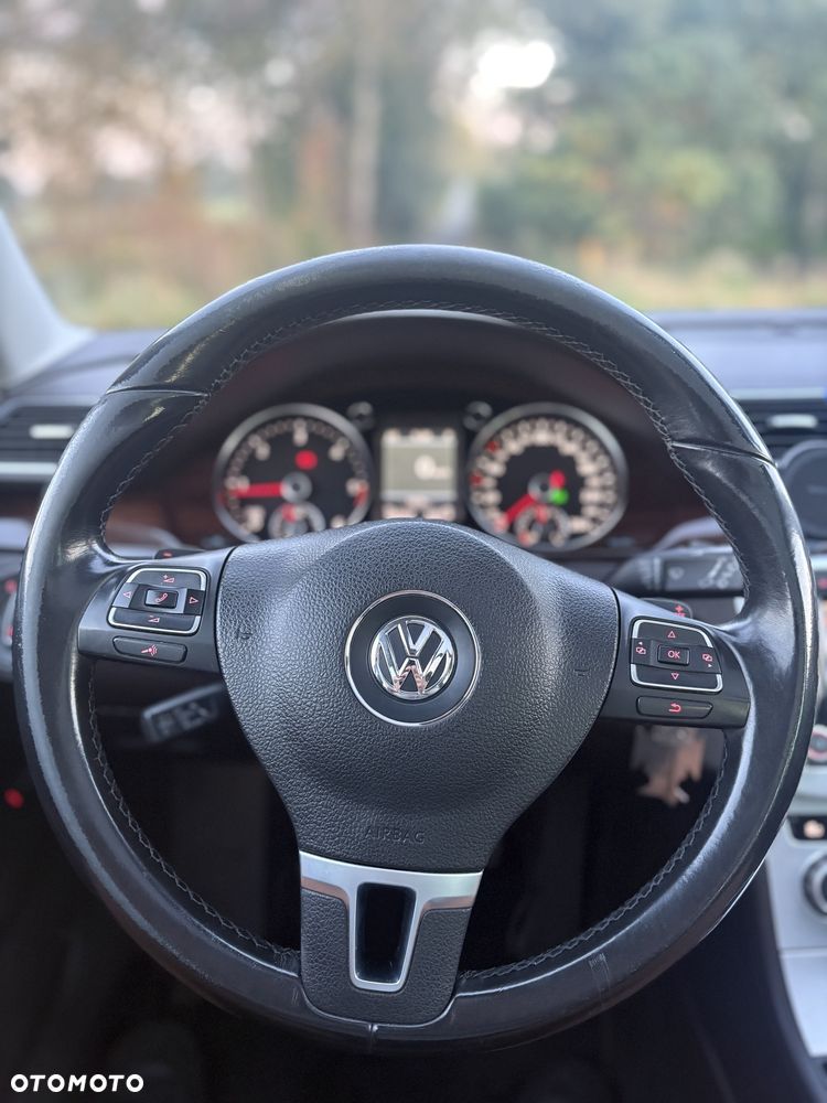 Volkswagen Passat - 13