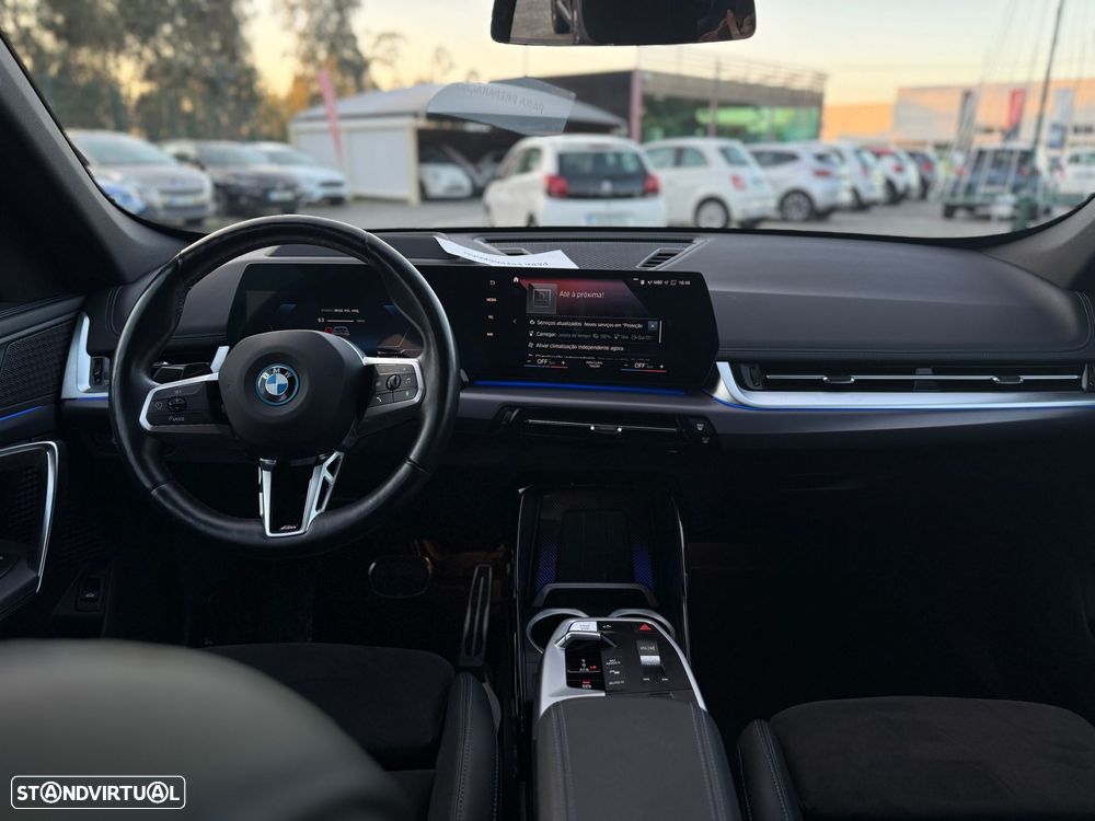BMW iX1 xDrive30 M Sport Pack - 25