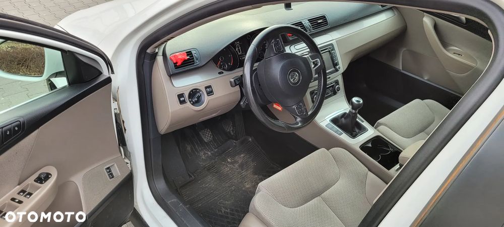 Volkswagen Passat 2.0 TDI DPF Highline - 16