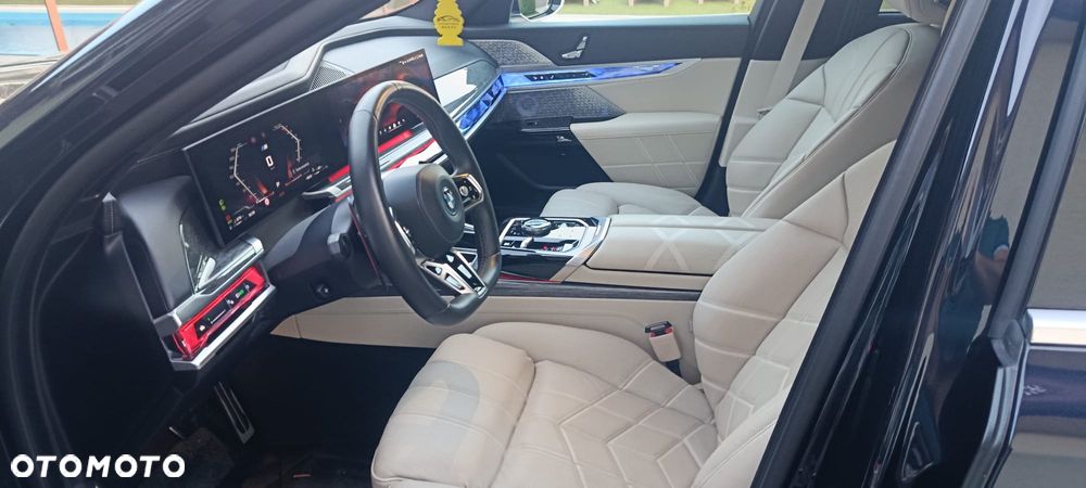 BMW Seria 7 M760e PHEV xDrive Individual Edition sport - 9
