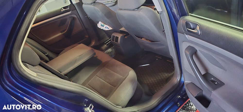 Volkswagen Jetta - 11