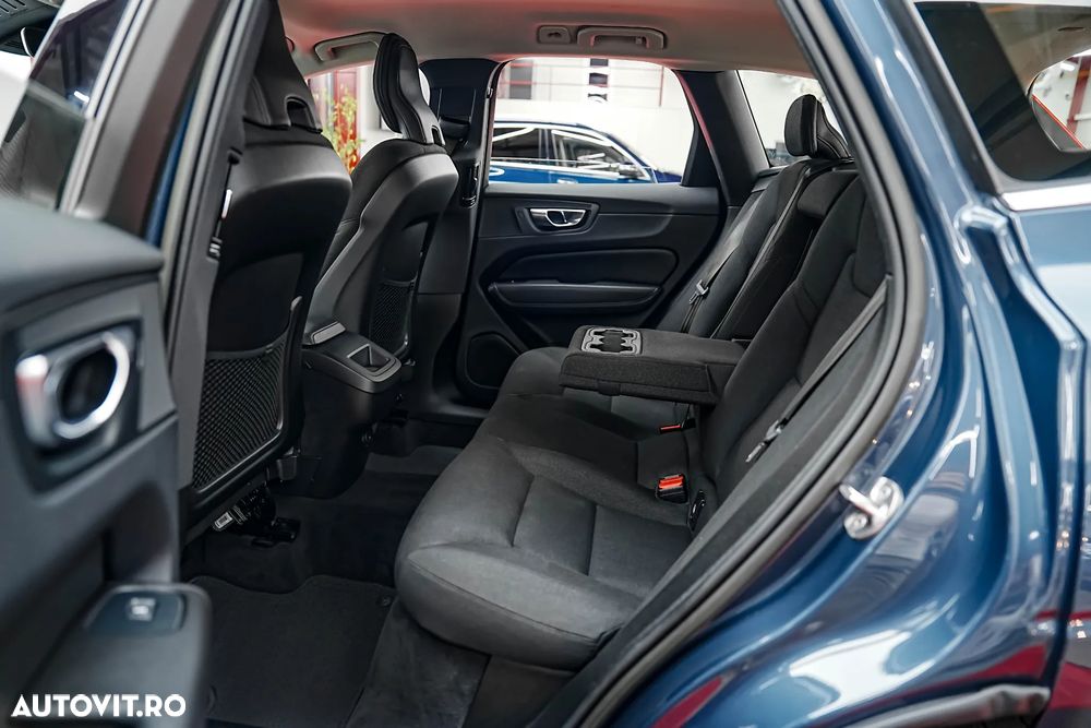 Volvo XC 60 B4 D AWD Geartronic Momentum Pro - 6