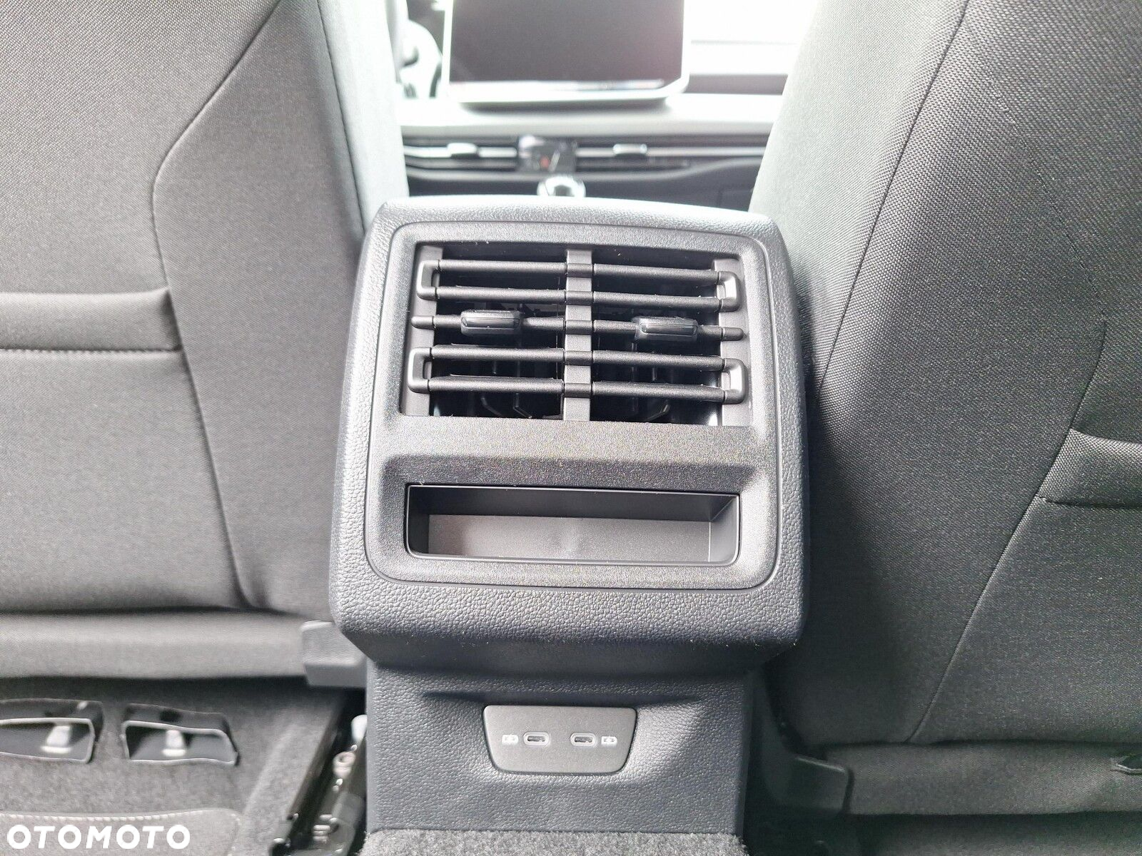 Volkswagen Golf VIII 1.5 TSI Life Plus - 26