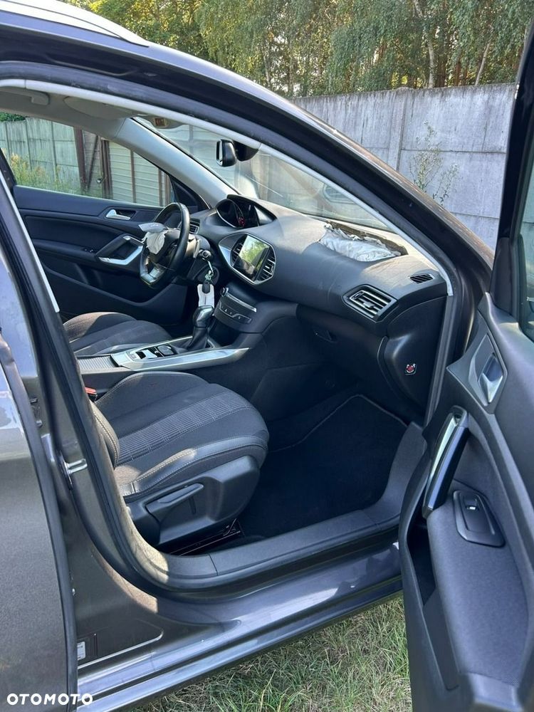Peugeot 308 - 8