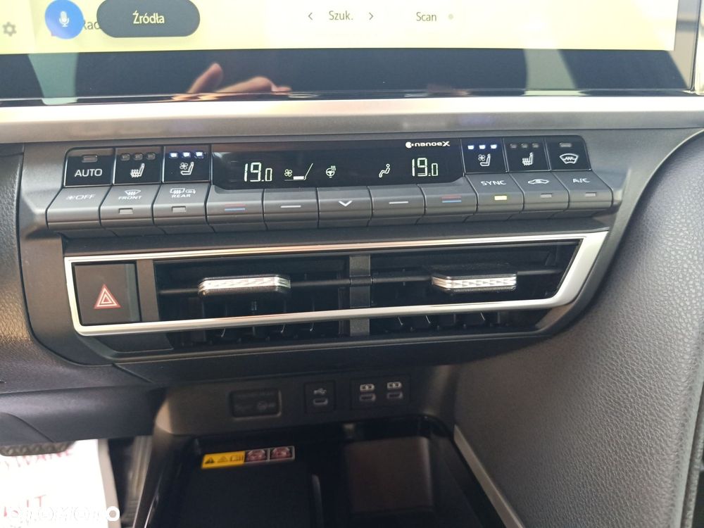 Toyota Camry - 18