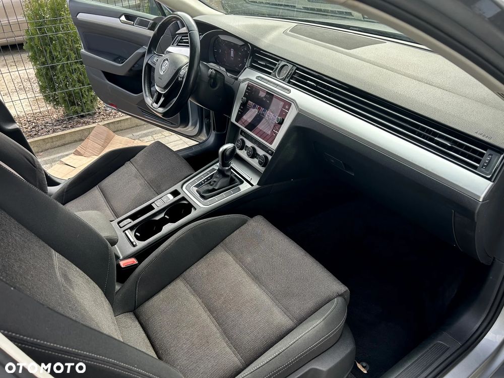Volkswagen Passat - 8