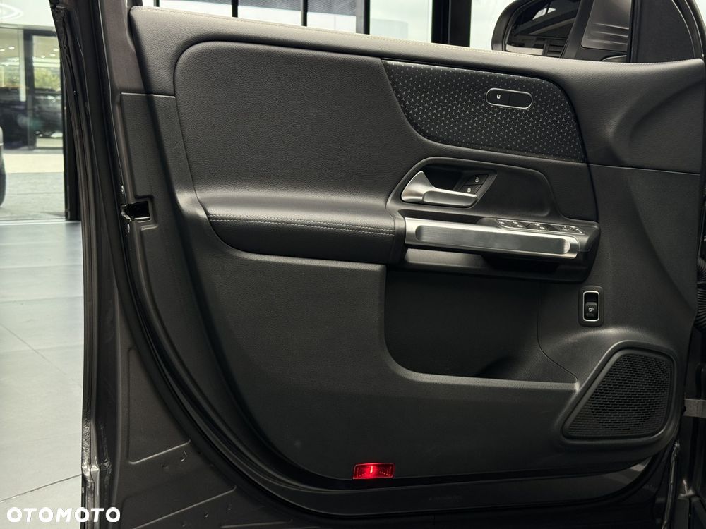 Mercedes-Benz GLB 2023