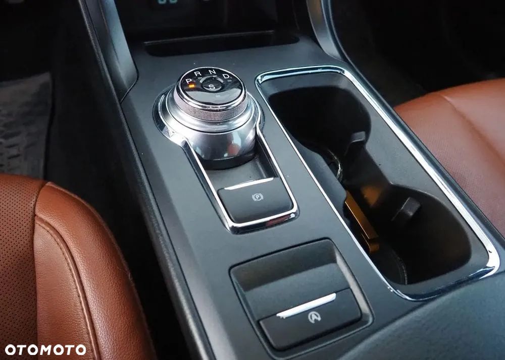 Ford Fusion 2.0 EcoBoost Titanium - 25