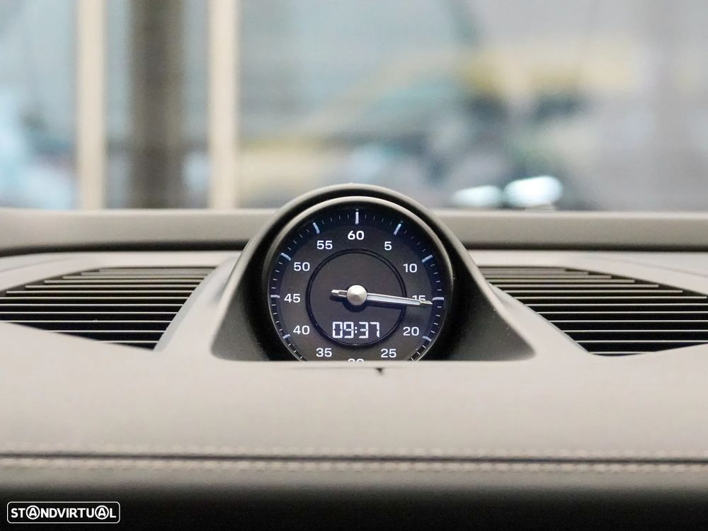 Porsche Macan Electric Turbo - 32